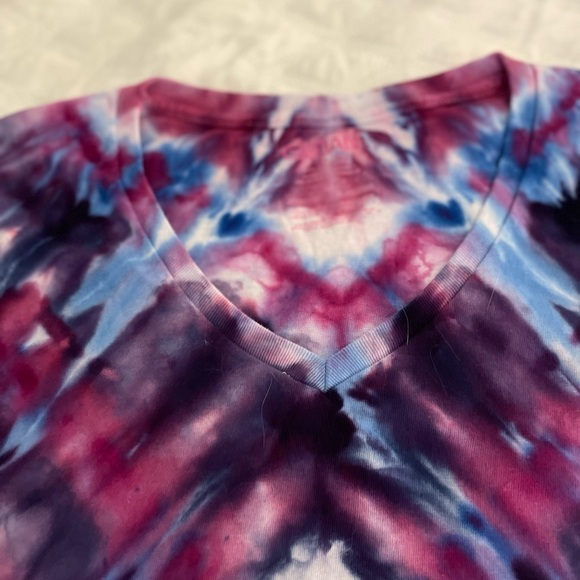 Women’s hand crafted tie dye v neck tshirt size L - Picture 4 of 6
